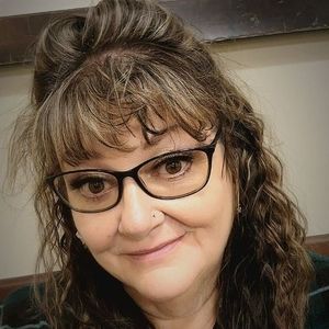 Meet your Posher, Debbie